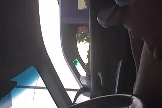 Con dê kéo dài sex gai nhat gia âm hộ của cô ấy bằng những ngón tay dài.