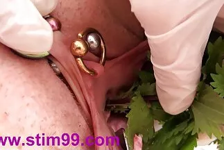 Người độc thân cởi đồ và đụ con điếm với một thành viên quá sex chân dài nhật bản khích.