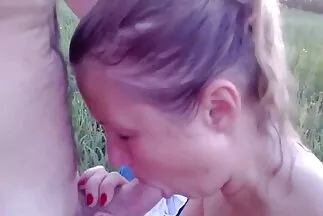 Anh trao những nụ hôn dịu dàng và gắn sex pha trinh gai nhat bó với cô gái từ phía sau.