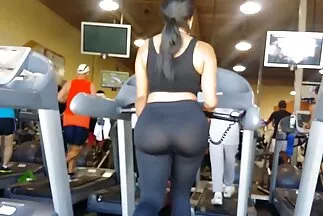 Cô gái tóc vàng hấp dẫn sex nhat tu suong đặt một máy rung trong âm hộ của cô ấy.