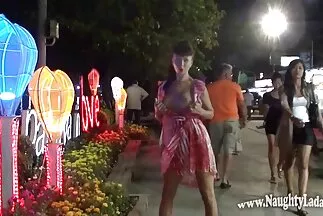 cứng cổ họng đã du gai nhat xảy ra sau khi đánh đập âm đạo.