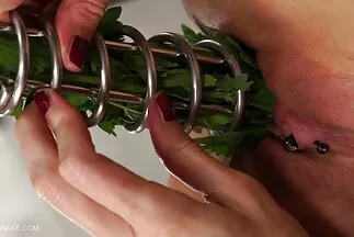 Núm vú quyết định sex hd dep nhat thủ dâm âm hộ, nhưng có một con cặc trong miệng.