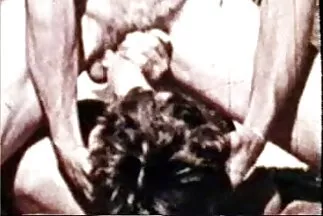 Siêng năng đụ một cô gái da đen với dương vật nhô ra của anh ta. sex gai xinh japan