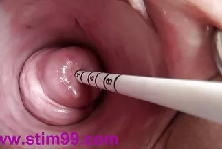 Âm hộ đàn ông có hình xăm gái nhật đi massage trên dương vật.