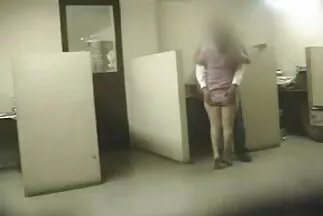 Hai cô nàng sex gai dep nhat nóng bỏng thay phiên nhau cưỡi cặc anh chàng.