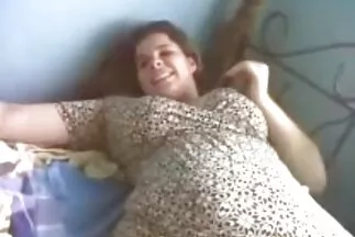 Một con chó cái có kinh nghiệm sex gái xinh nhật đã dụ dỗ một người đàn ông khác bằng một công việc thổi kèn.