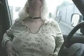 Slim bitch phim sex nho tuoi nhat chạm vào âm hộ của cô ấy dưới váy của cô ấy.