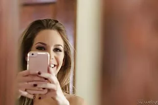Người vợ độc ác nhốt chồng vào đai trinh tiết và lấy ra sex cong so nhat ban một chiếc dây đeo
