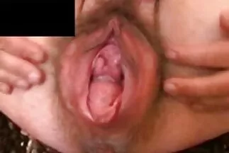 Nằm trên giường và gửi một thành viên vào phim gai nhat âm đạo.