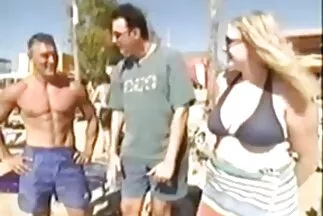 Người phụ nữ mũm mĩm với những vết sex nhật bản vú bự rạn da làm hài lòng một người đàn ông khác.
