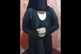 ngón tay âm hộ trên sàn nhà trong một vòi dit gai xinh nhat ban hoa sen công cộng.