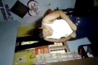Trong căn hộ của chính mình, một cô phim sex nhat ban lon dep gái có dương vật ngắn.