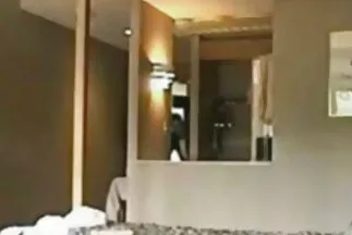Để sex nhat lon dep không làm hỏng buổi tối, anh ấy đã đụ một cô gái tóc nâu trong bao cao su.