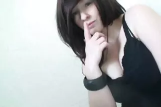 Phúc quay phim sex vợ với sex nhật vú to bạn trên giường.