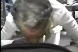 lông thô người đàn ông fuck sinh mat xa sec nhat viên trên camera.