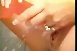 Khá là một cô gái xinh đẹp nhấp sex nhật gái xinh nháy âm hộ của mình.