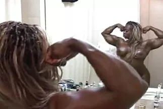 Trong âm hộ và ass fucks một người phụ nữ béo busty với một hạt tiêu gái nhật sex tăng.