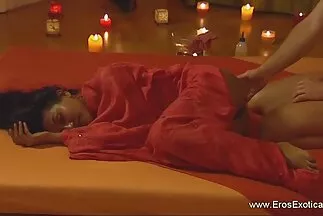Cô gái sex gái nhật làm tình buồn chán tạo dáng cho webcam.