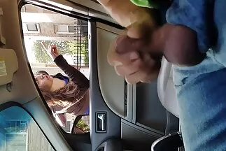 Cô gái sex gai gia nhat ban tóc vàng cởi quần tất và đụ âm hộ của cô ấy.