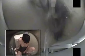 Một người bạn trai trưởng phim sex nhật nhiều lông thành húc vợ vào đầu bằng chiếc mũ lưỡi trai của anh ta