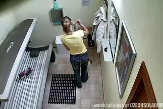 Một anh chàng năng động viết hoa trên một phụ gái nhật lên đỉnh nữ da đen gợi cảm.
