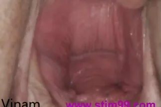 Con gà đáng yêu trên một tinh ranh sex nhat lon mup cao su di chuyển âm hộ của cô ấy.