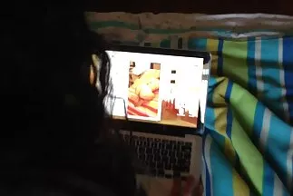 Cô phim sex gái nhật xinh gái mảnh khảnh cởi quần lót đút vào âm hộ dang rộng hai chân.