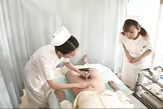 Với phim xoạc nhật bản vẻ mặt nghiêm túc, mẹ dạy giới tính cho trẻ