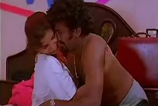 Nằm trên giường và xoa bóp âm hộ của cô ấy bằng sex gái nhật dương vật giả.