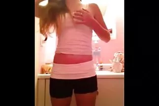 Mỹ nhân tóc đen sex gái già nhật bản thủ dâm nhiệt tình.